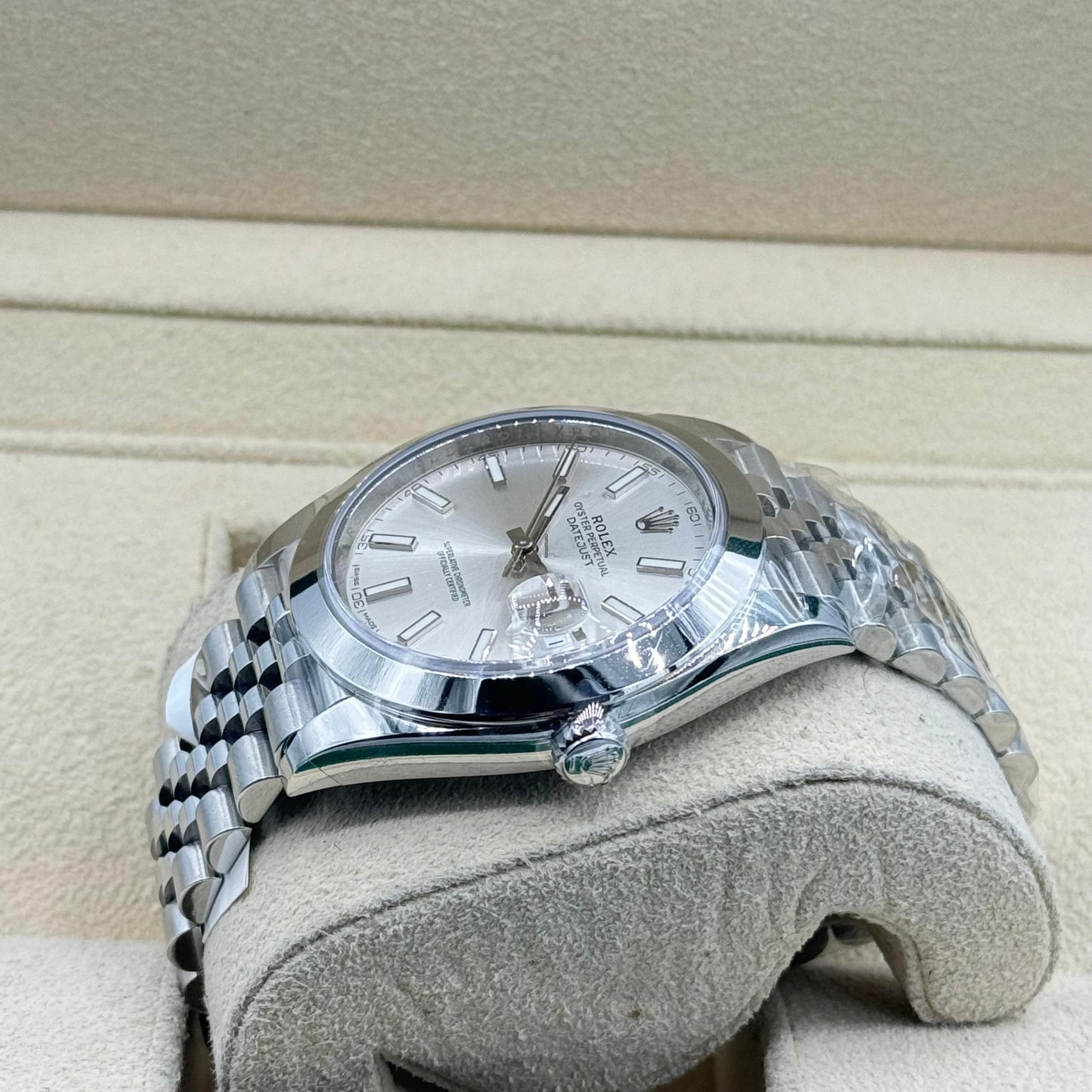 Rolex Steel Datejust 41 Watch - Smooth Bezel - Silver Index Dial - Jubilee Bracelet - 126300 sij