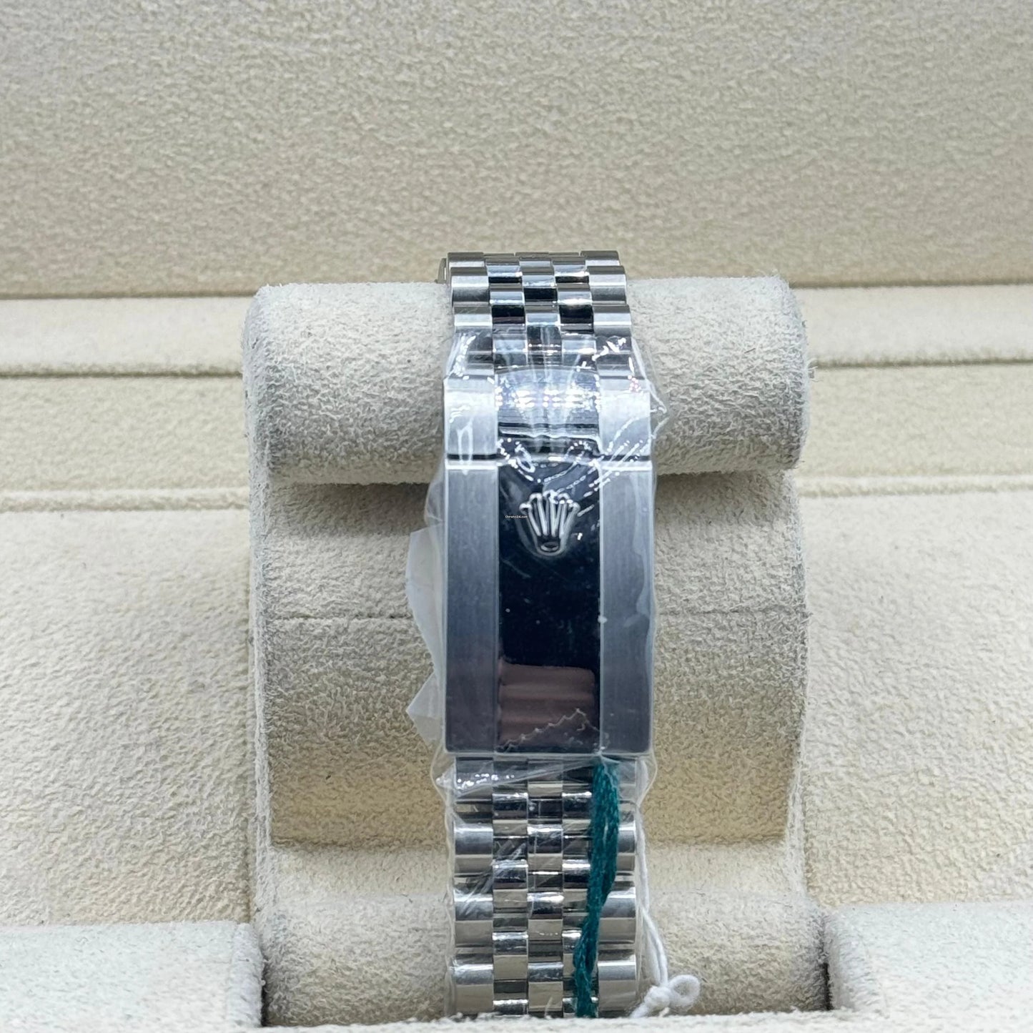 Rolex Steel Datejust 41 Watch - Smooth Bezel - Silver Index Dial - Jubilee Bracelet - 126300 sij