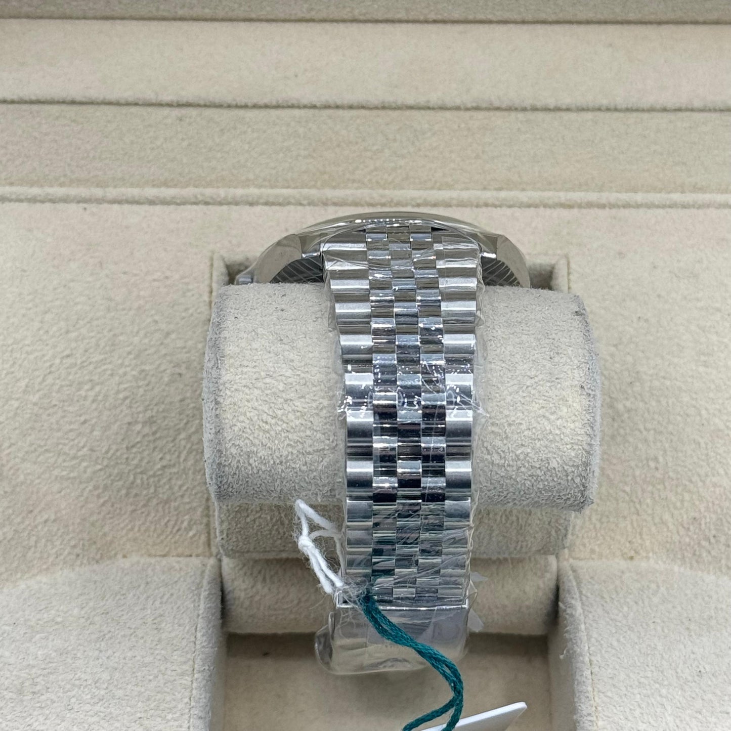 Rolex Steel Datejust 41 Watch - Smooth Bezel - Silver Index Dial - Jubilee Bracelet - 126300 sij