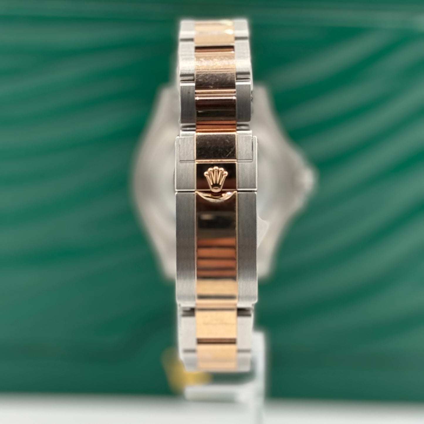 Rolex Steel and Everose Gold Yacht-Master 40 Watch - Black Dial - 3235 Movement - 126621 bk