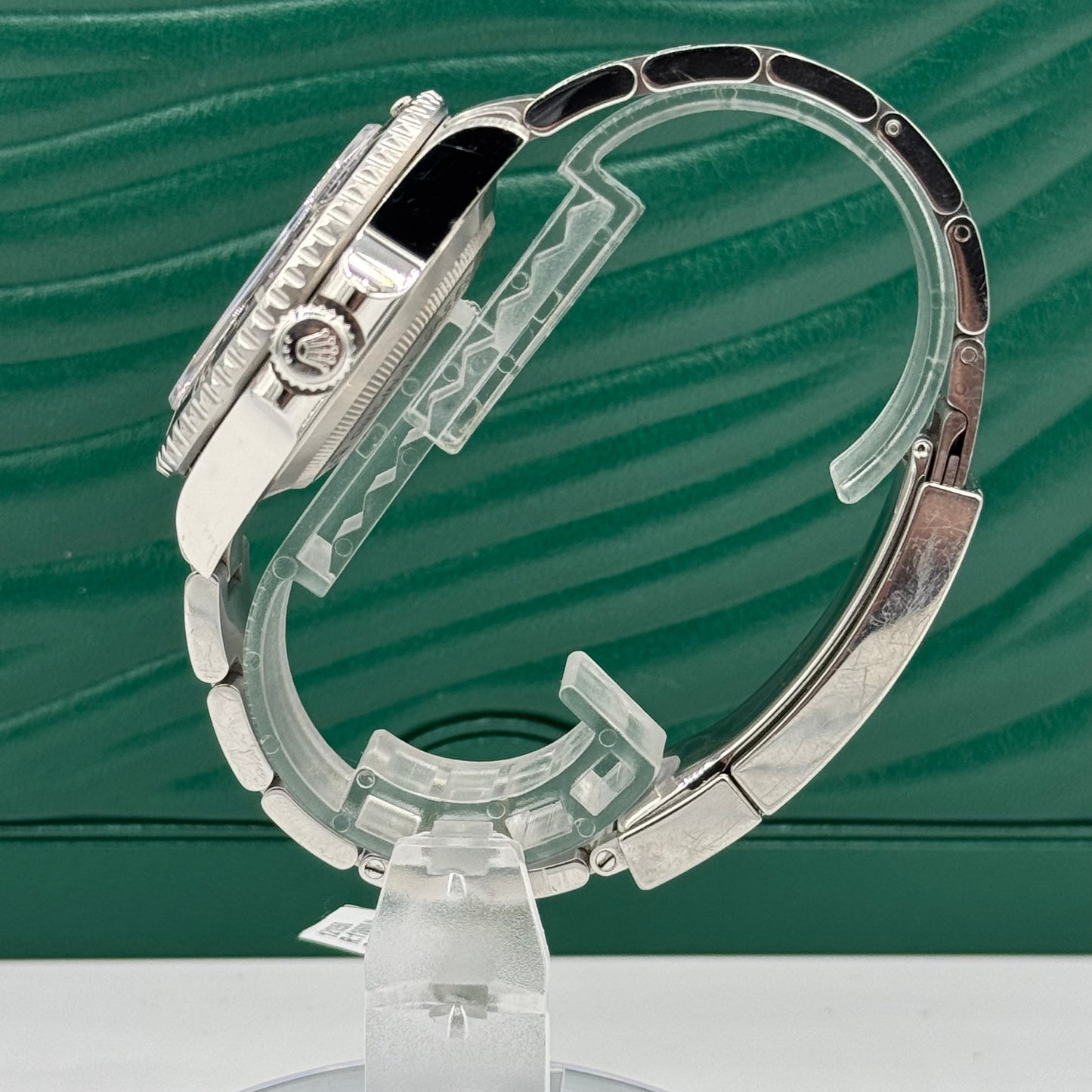 Rolex Sea-Dweller 116600 40MM With Black Ceramic Bezel And Stainless Steel Oyster Bracelet