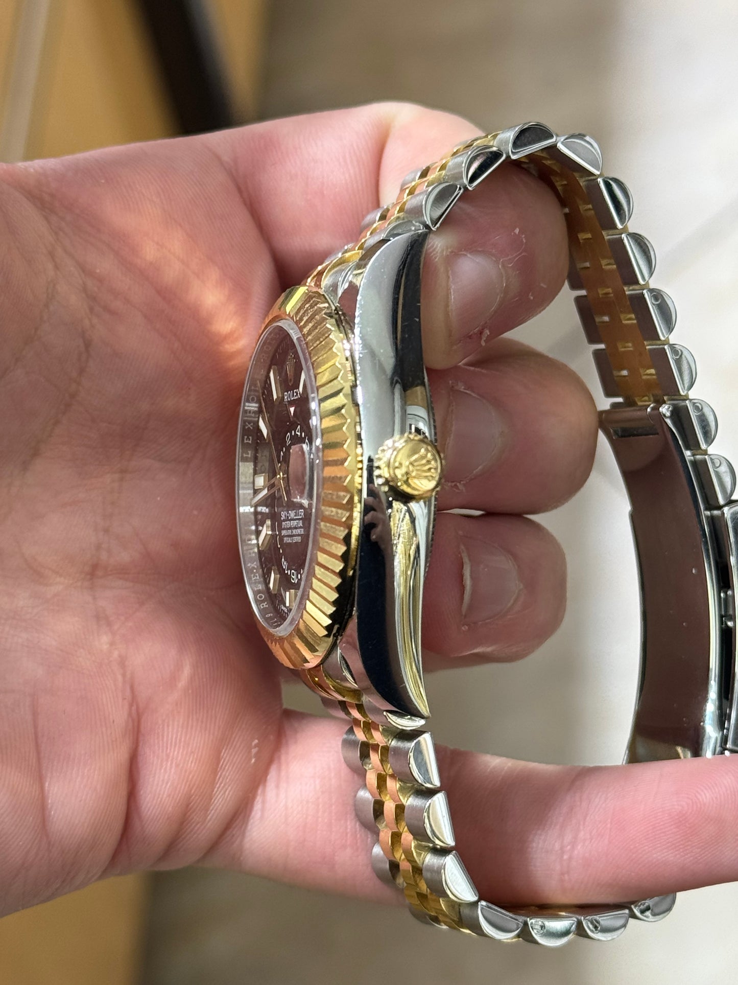 Rolex Yellow Rolesor Oyster Perpetual Sky-Dweller - Black Index Dial - Jubilee Bracelet - 326933 bkij