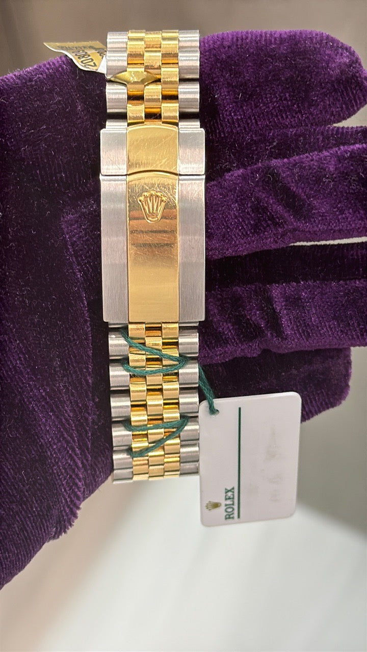 Rolex SkyDweller 326933 Black Index Dial on Jubilee Papers