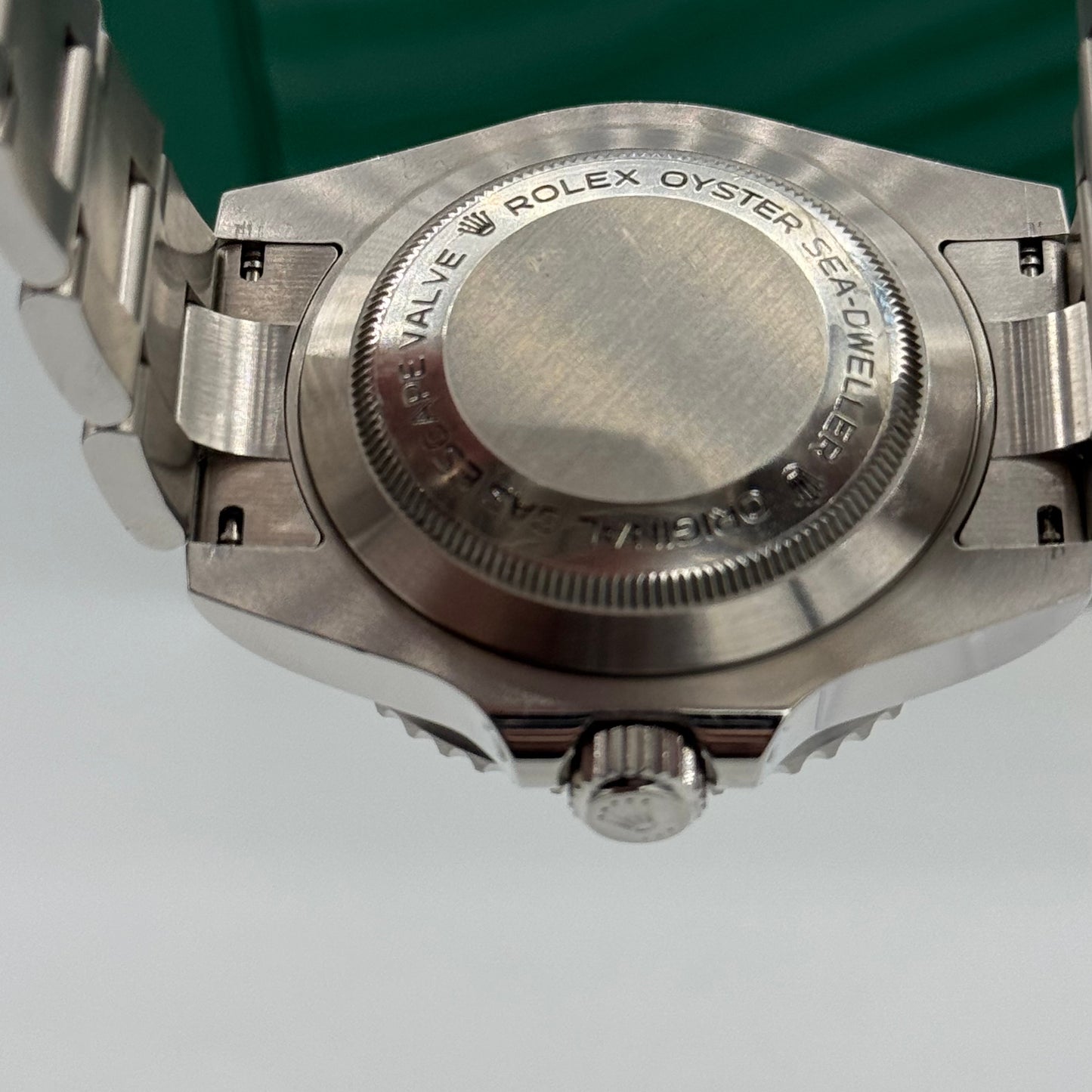 Rolex Sea-Dweller 116600 40MM With Black Ceramic Bezel And Stainless Steel Oyster Bracelet