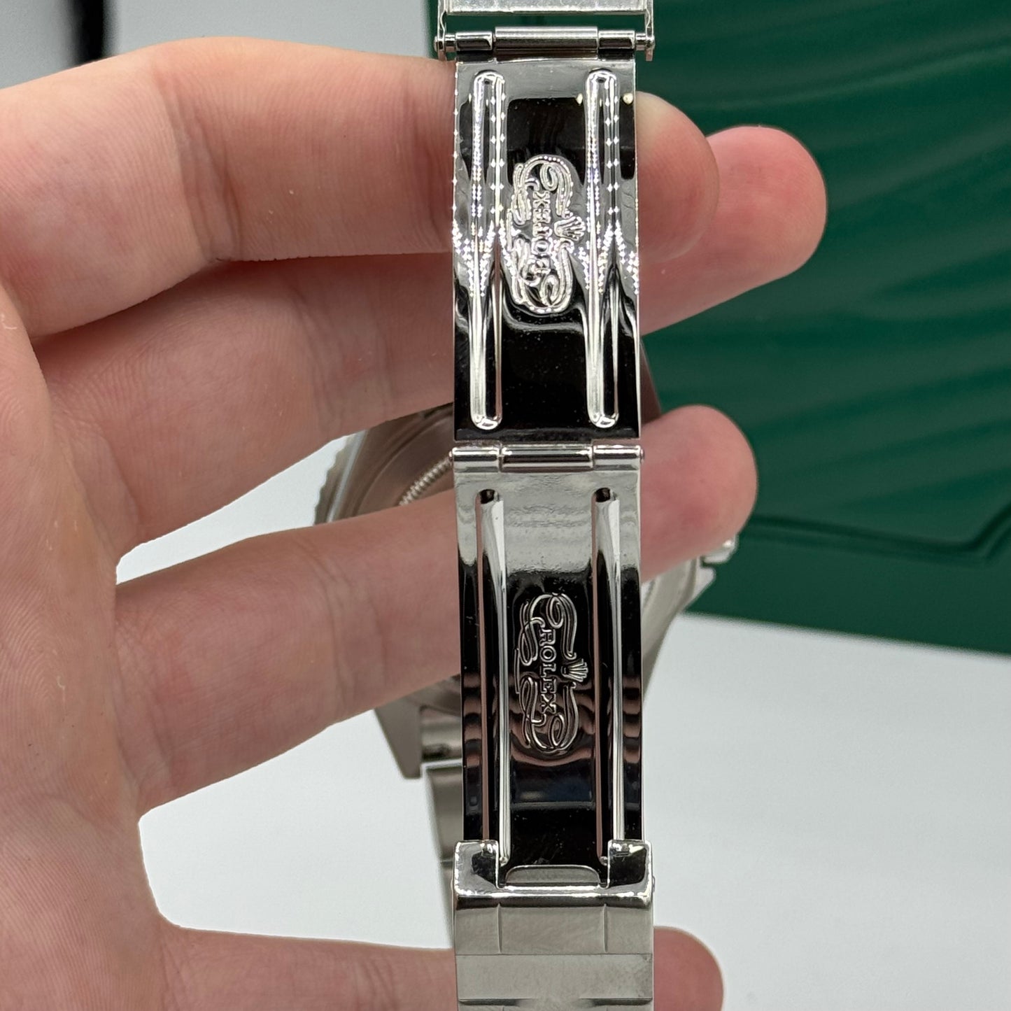 Rolex Submariner Date 16610 40MM Black Dial With Stainless Steel Oyster Bracelet